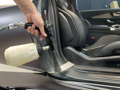 https://www.mycarforum.com/uploads/sgcarstore/data/9/9_1697786222_0Seat Belts Cleaning.jpg